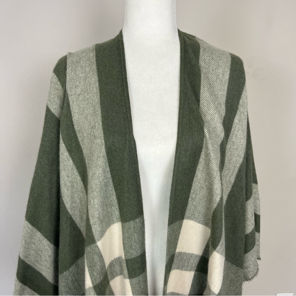 UNIVERSAL THREAD TARGET PLAID FRINGE OPEN FRONT PONCHO IN GREEN ONE SIZE - Picture 7 of 16